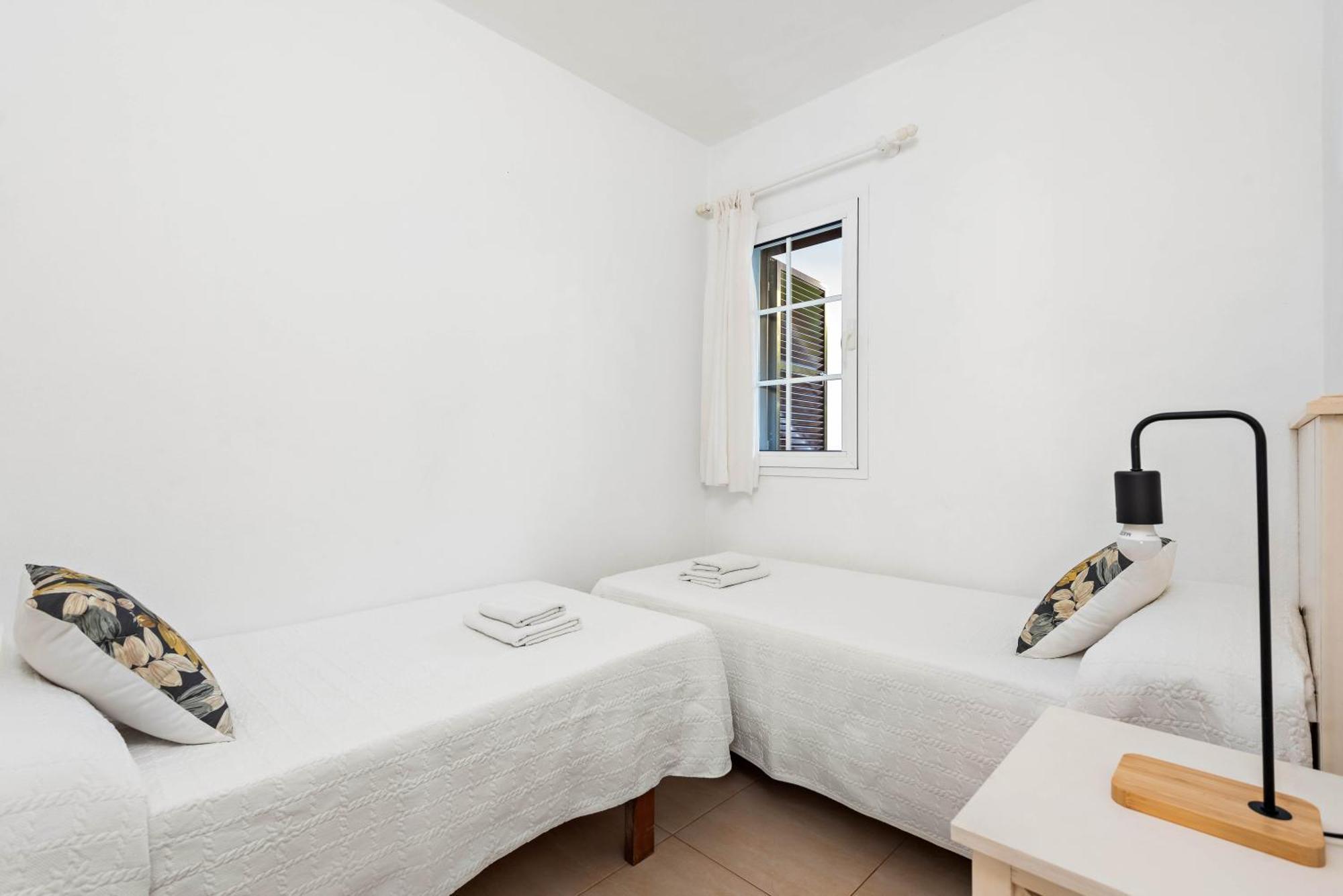 Apartamentos En Son Bou Exterior photo