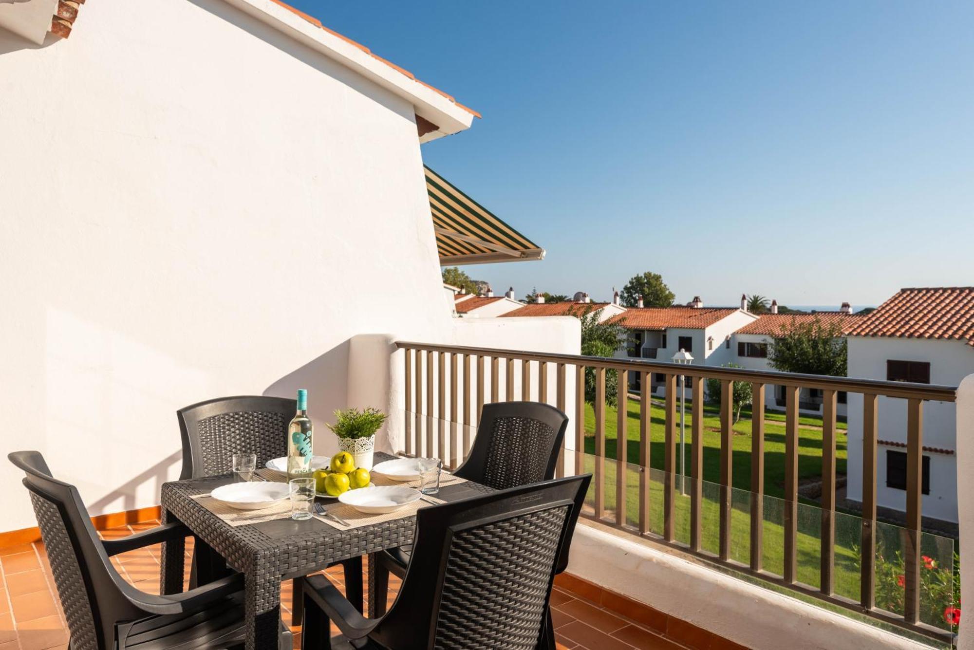Apartamentos En Son Bou Exterior photo