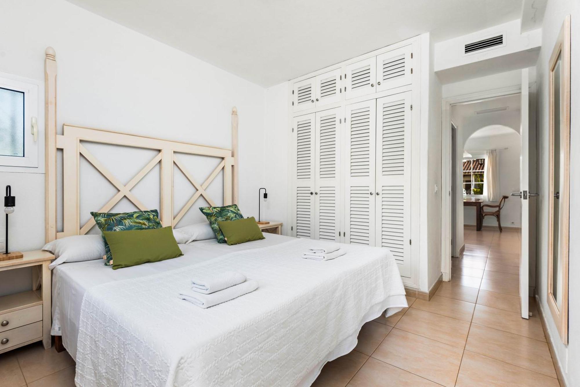 Apartamentos En Son Bou Exterior photo