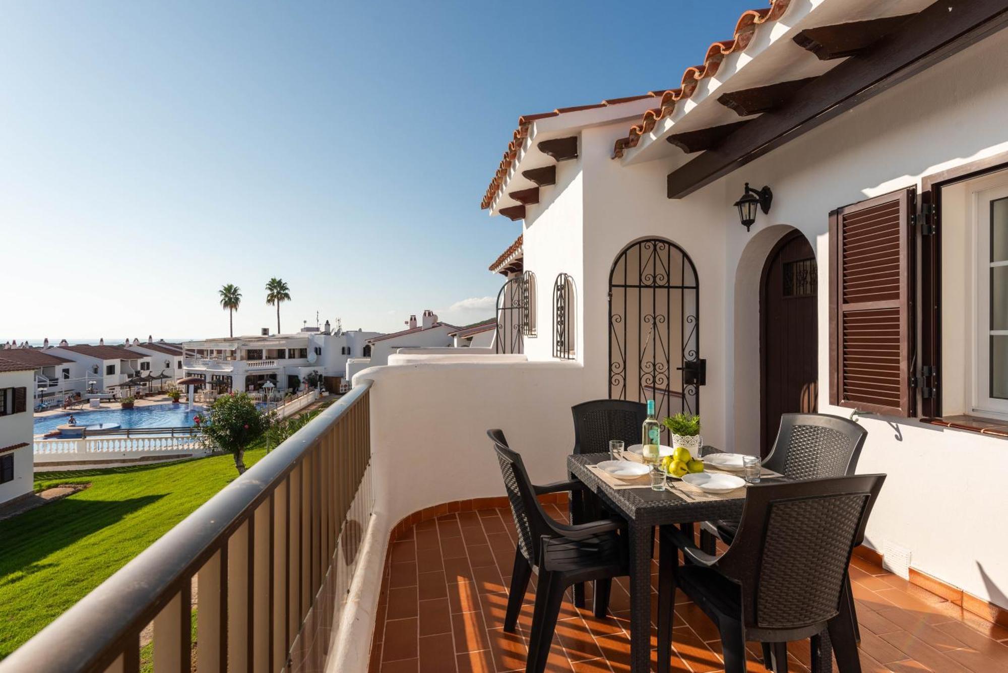 Apartamentos En Son Bou Exterior photo