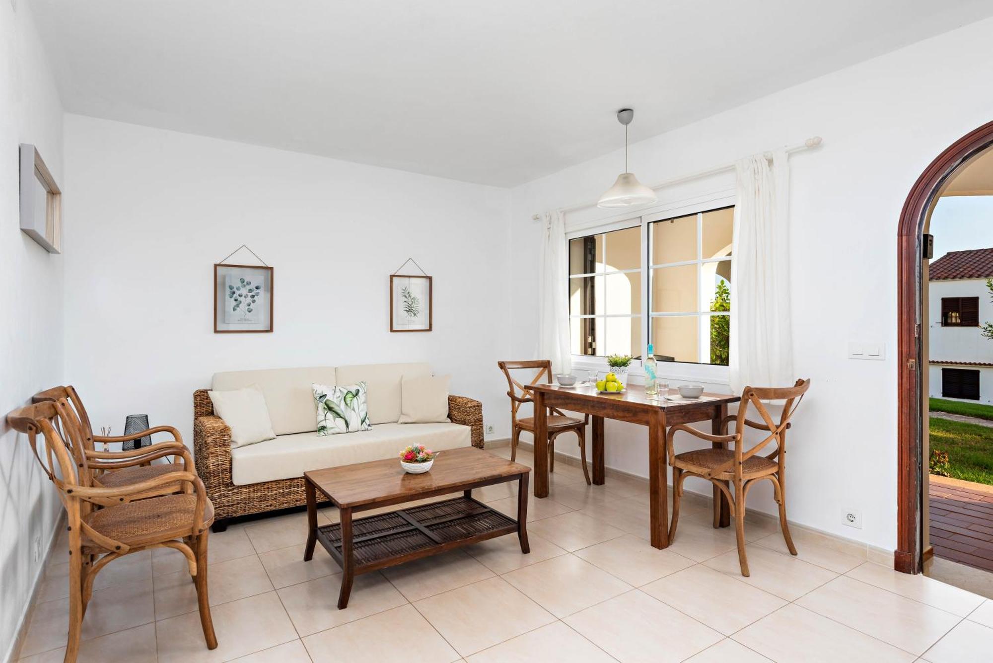 Apartamentos En Son Bou Exterior photo
