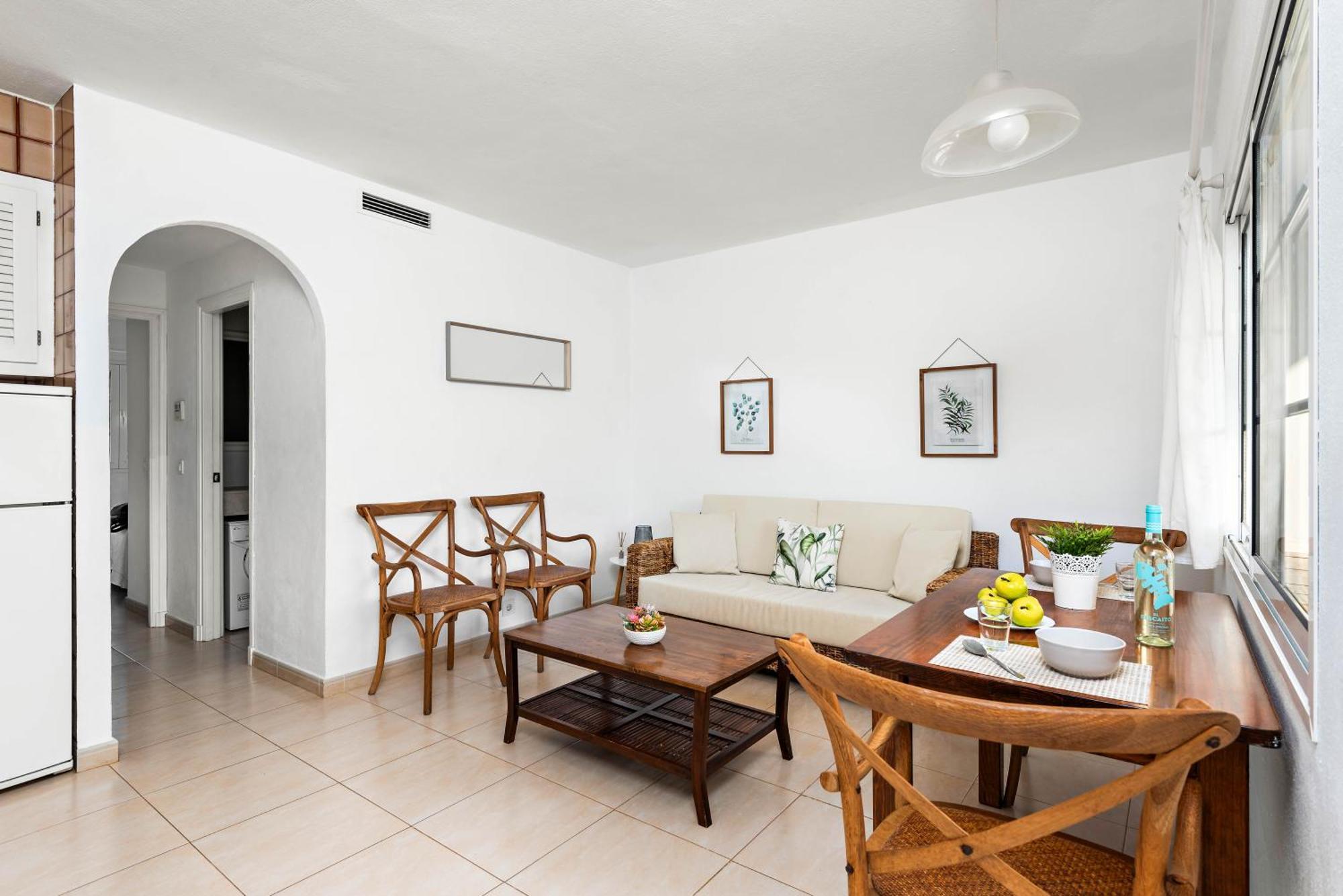 Apartamentos En Son Bou Exterior photo