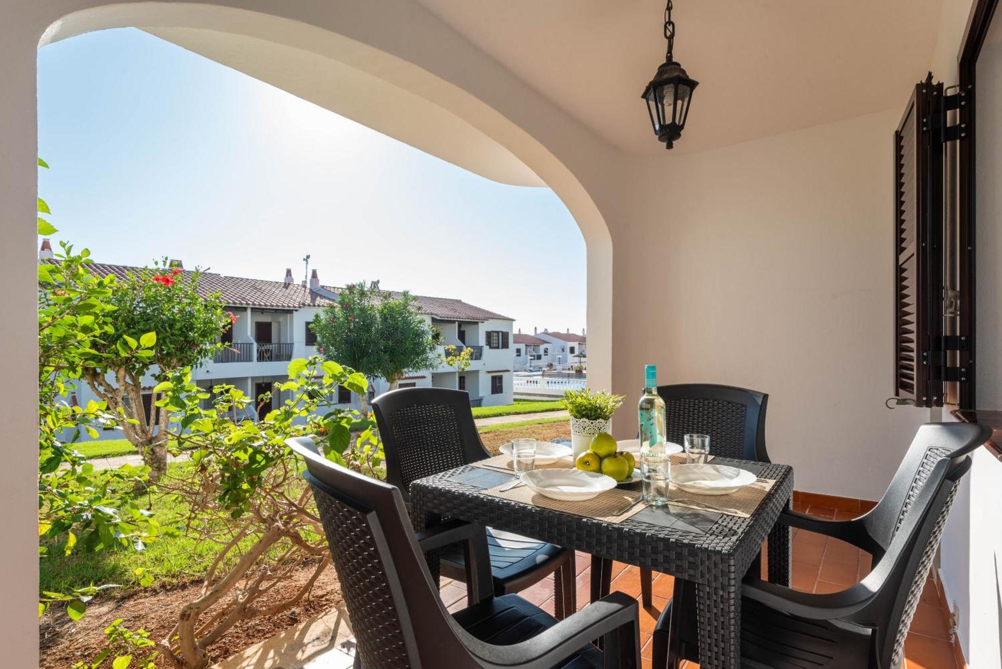 Apartamentos En Son Bou Exterior photo