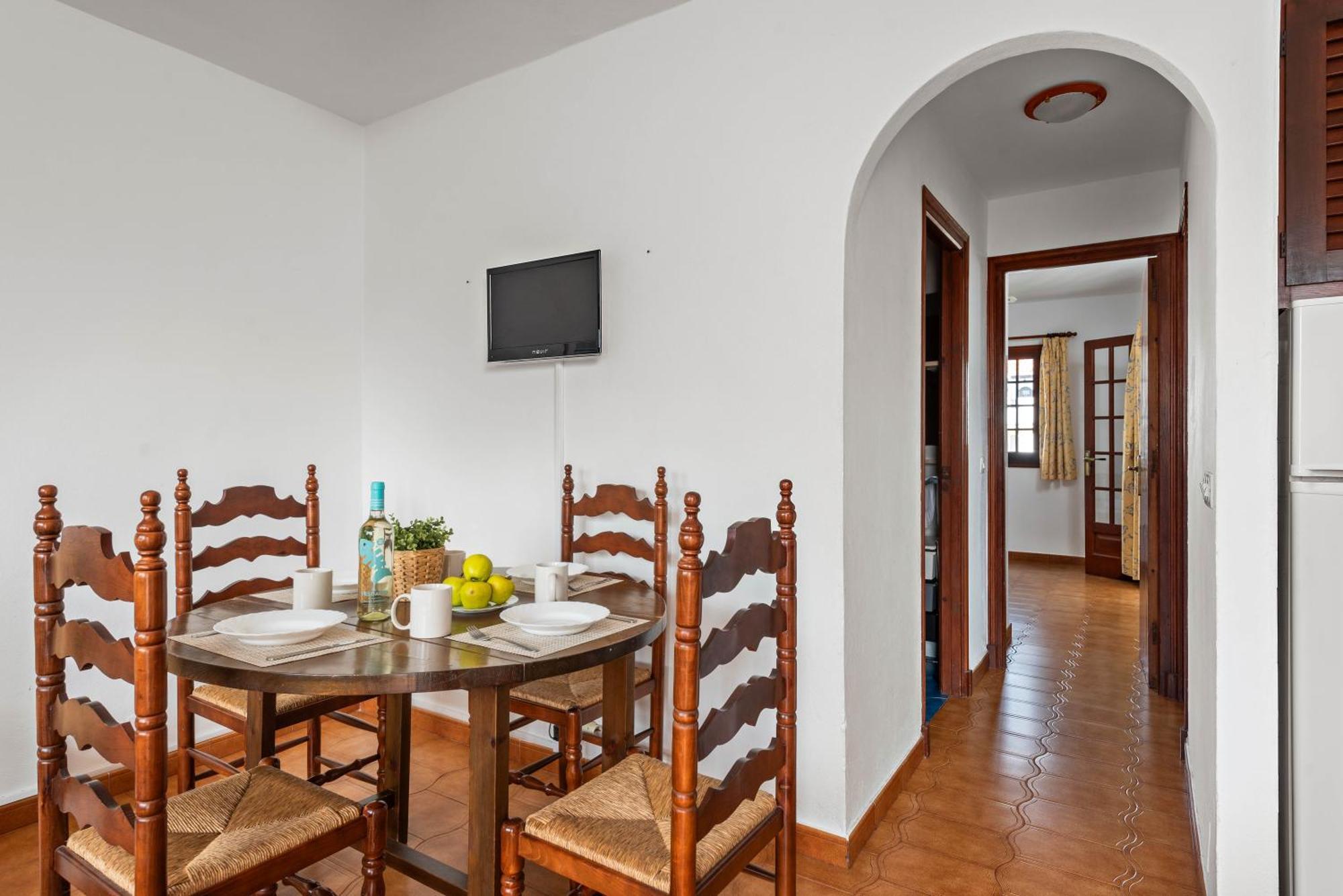 Apartamentos En Son Bou Exterior photo