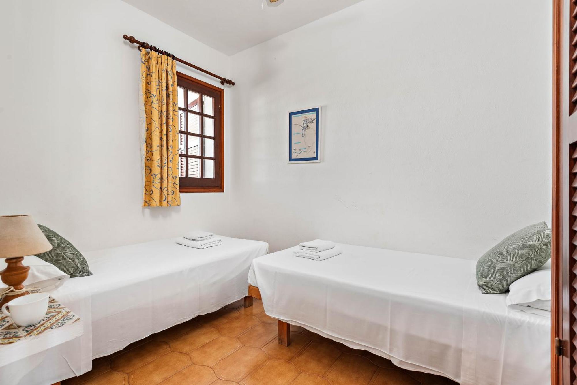 Apartamentos En Son Bou Exterior photo