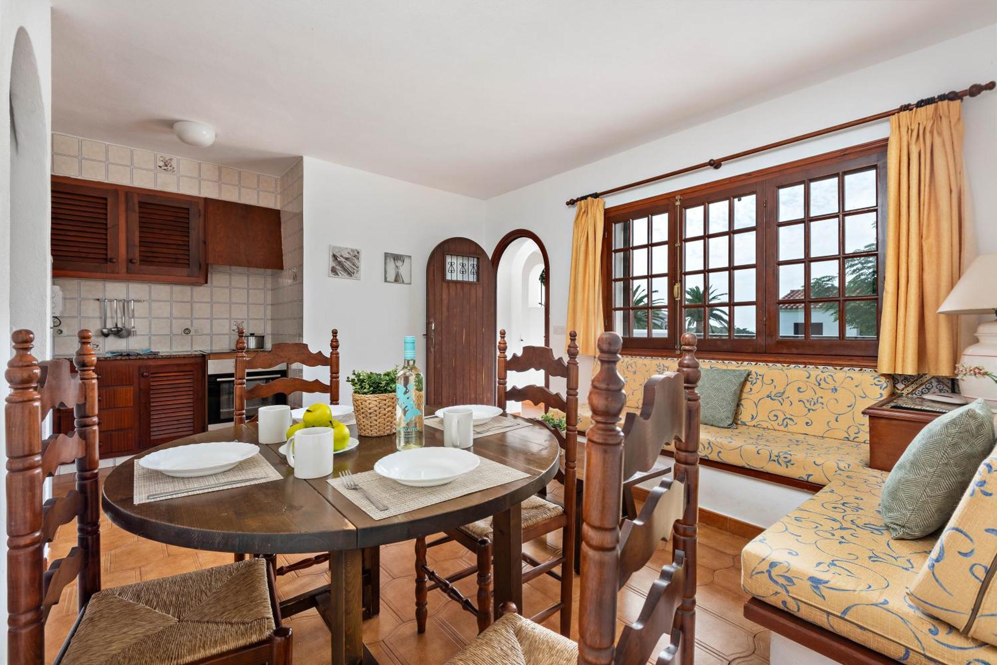 Apartamentos En Son Bou Exterior photo