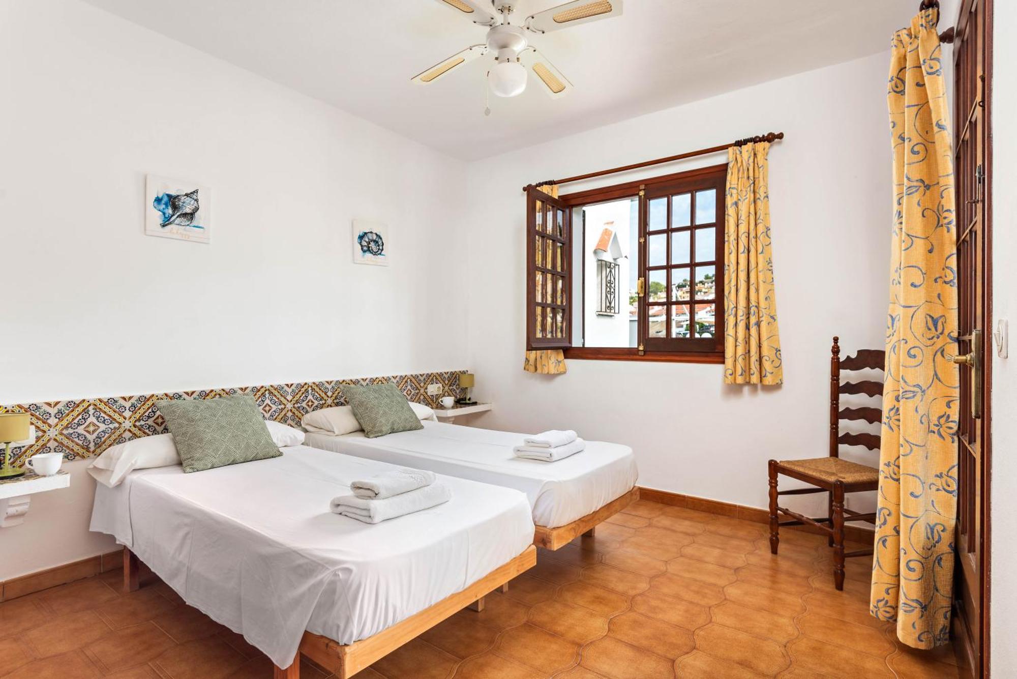 Apartamentos En Son Bou Exterior photo
