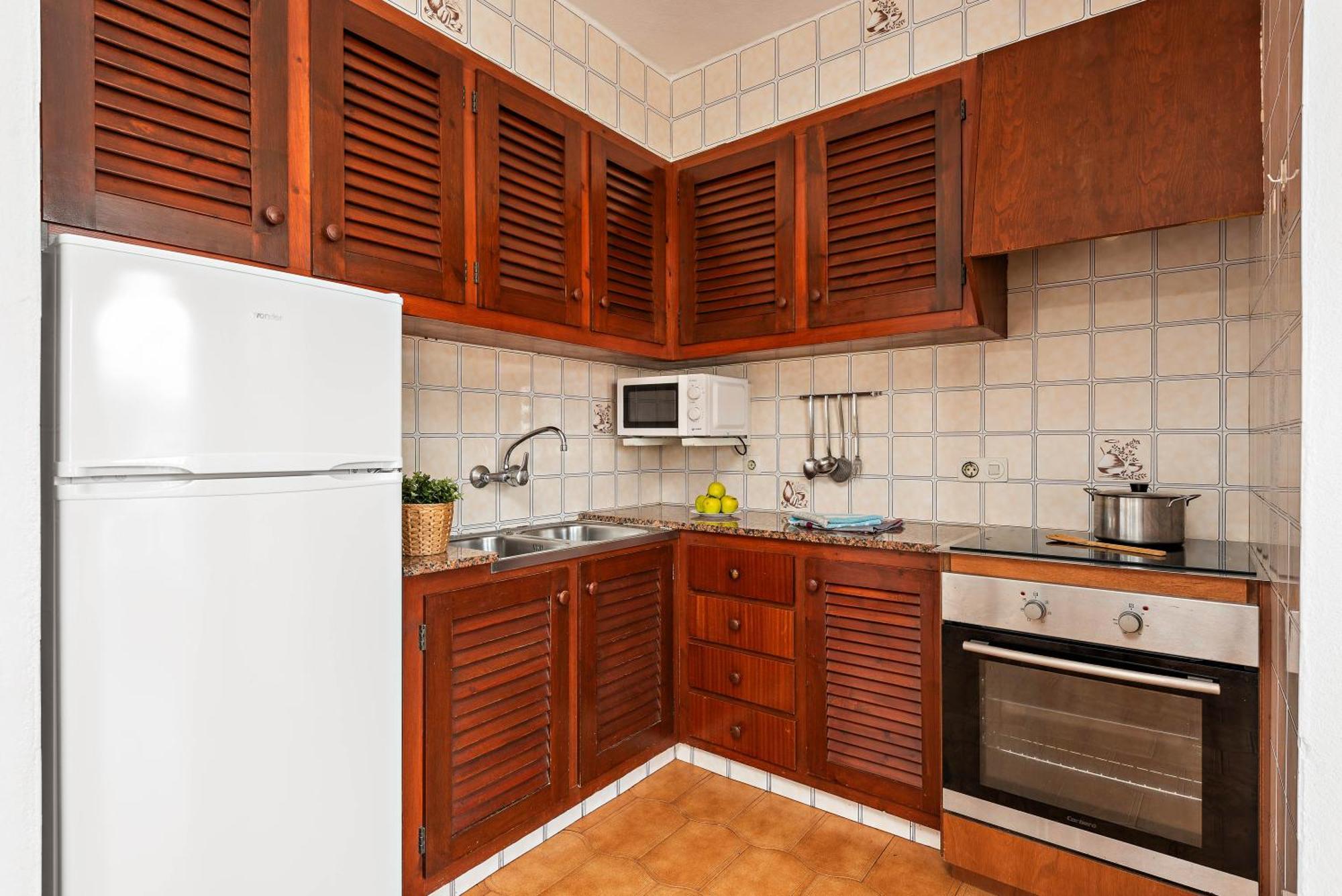 Apartamentos En Son Bou Exterior photo