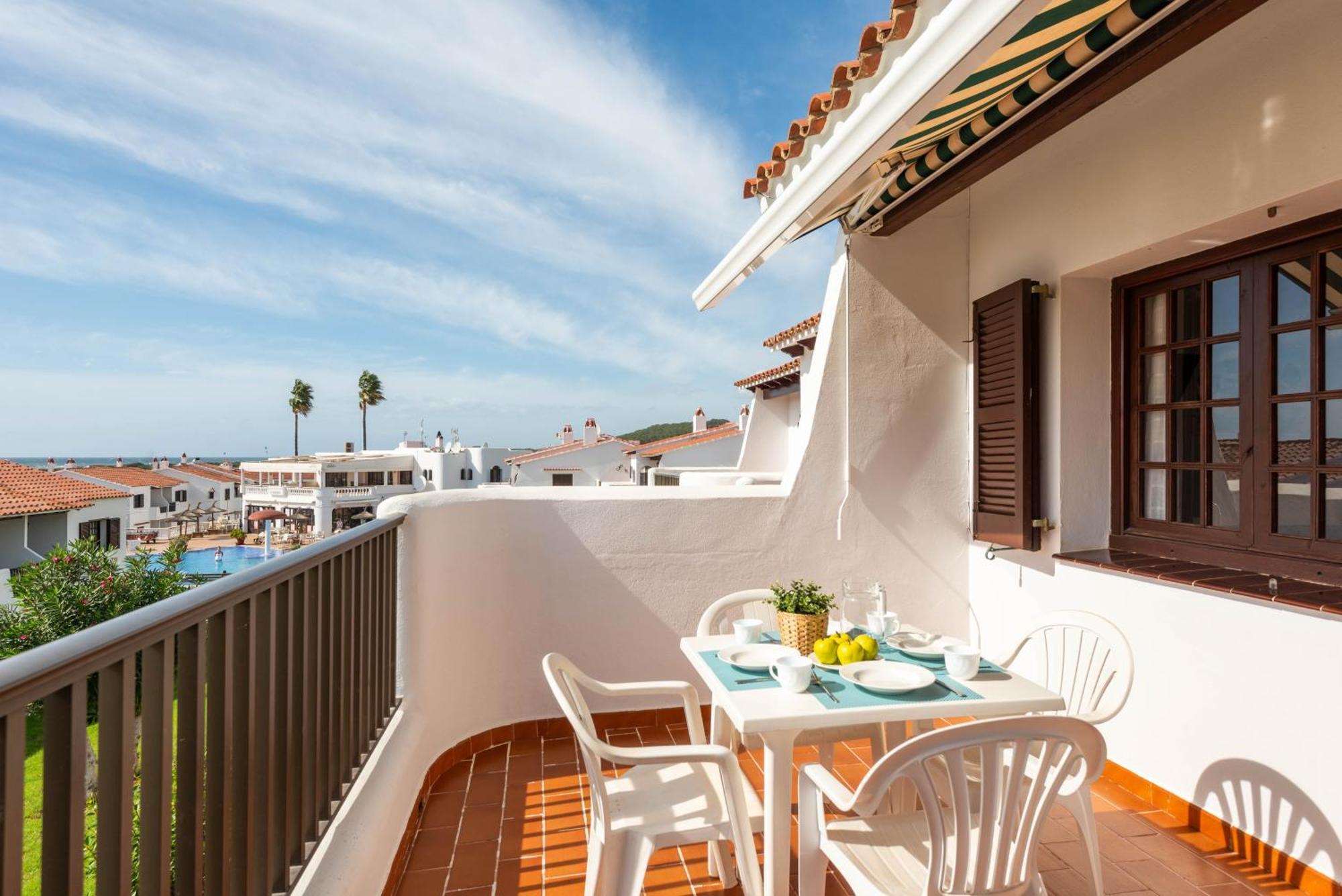 Apartamentos En Son Bou Exterior photo
