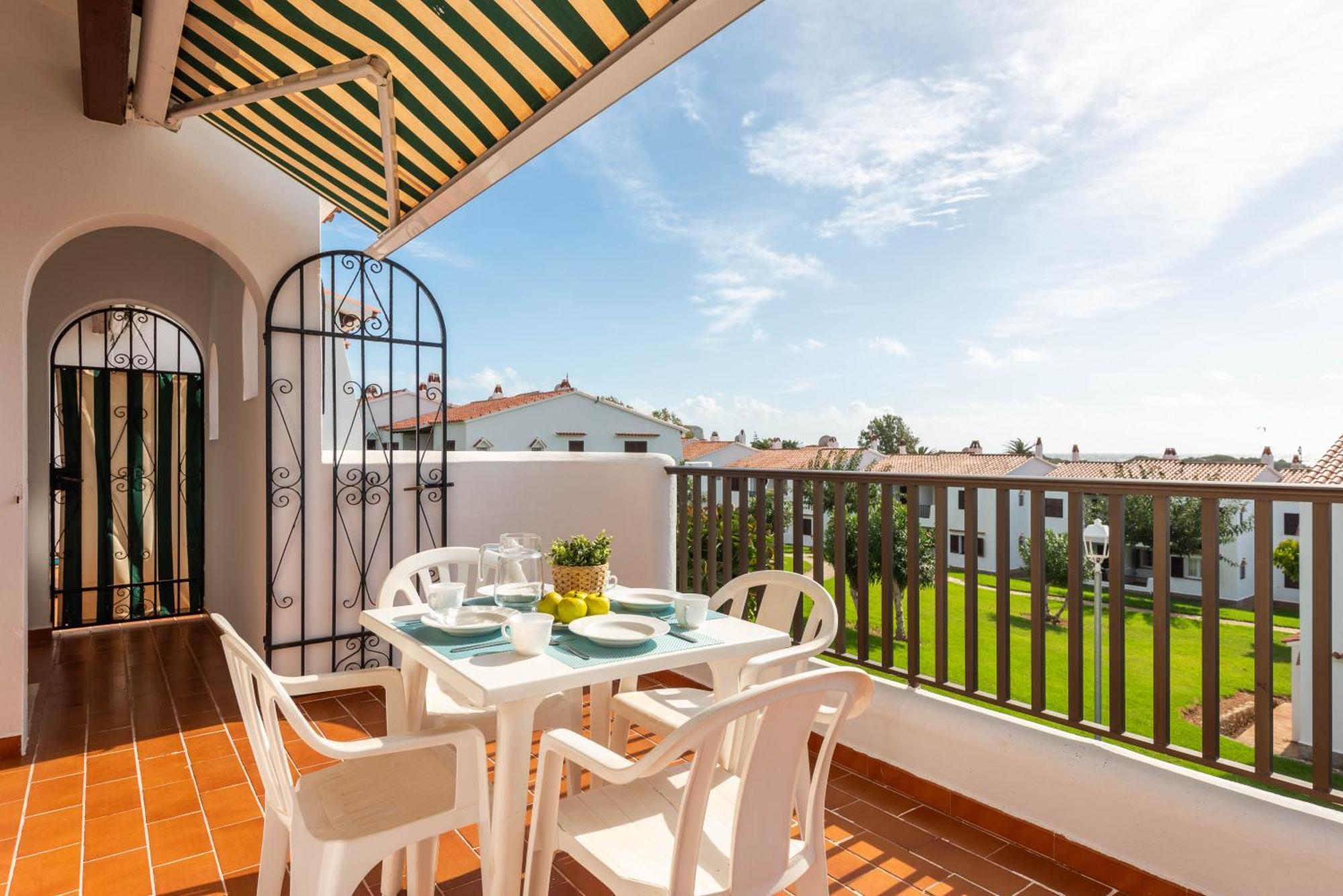 Apartamentos En Son Bou Exterior photo