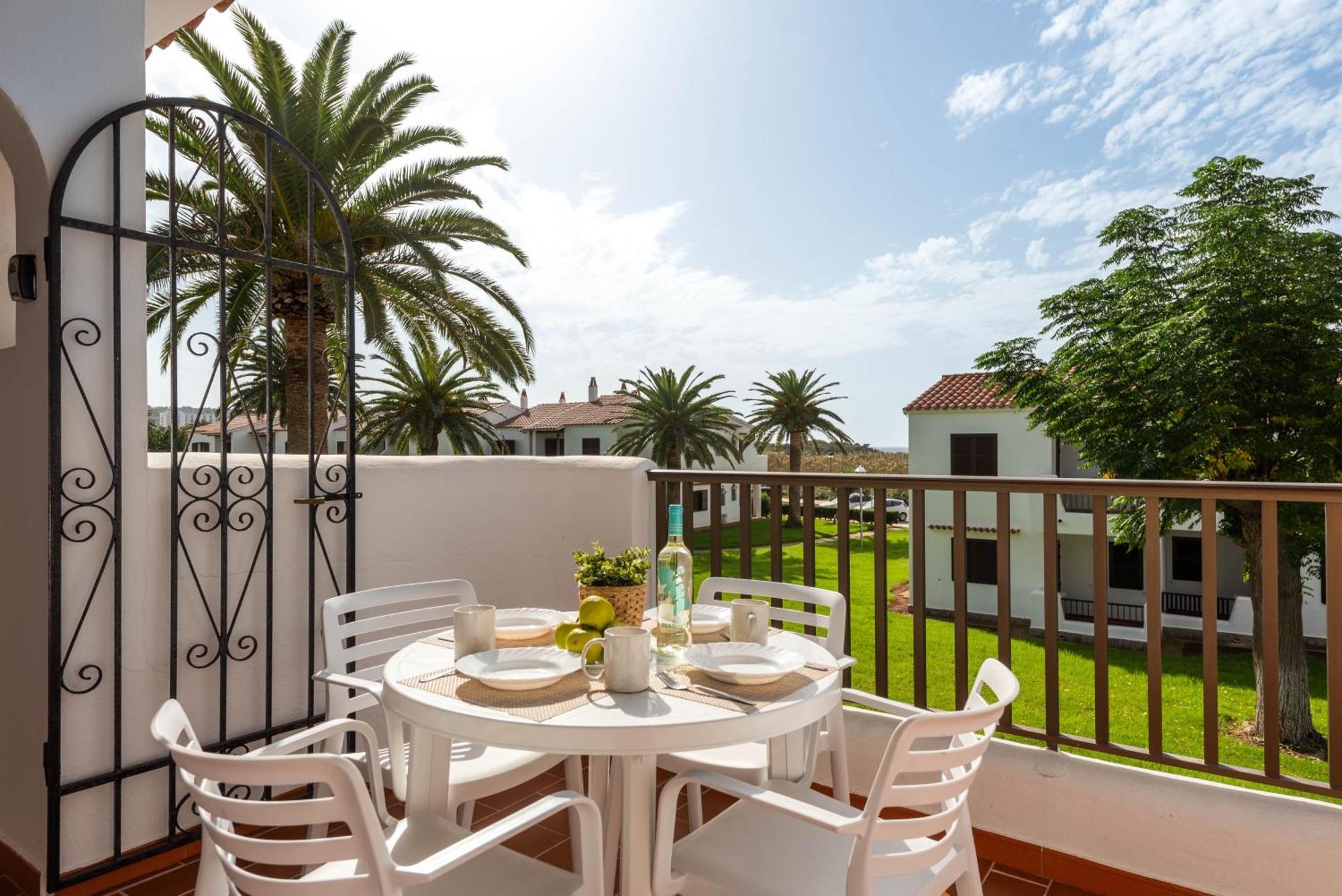 Apartamentos En Son Bou Exterior photo