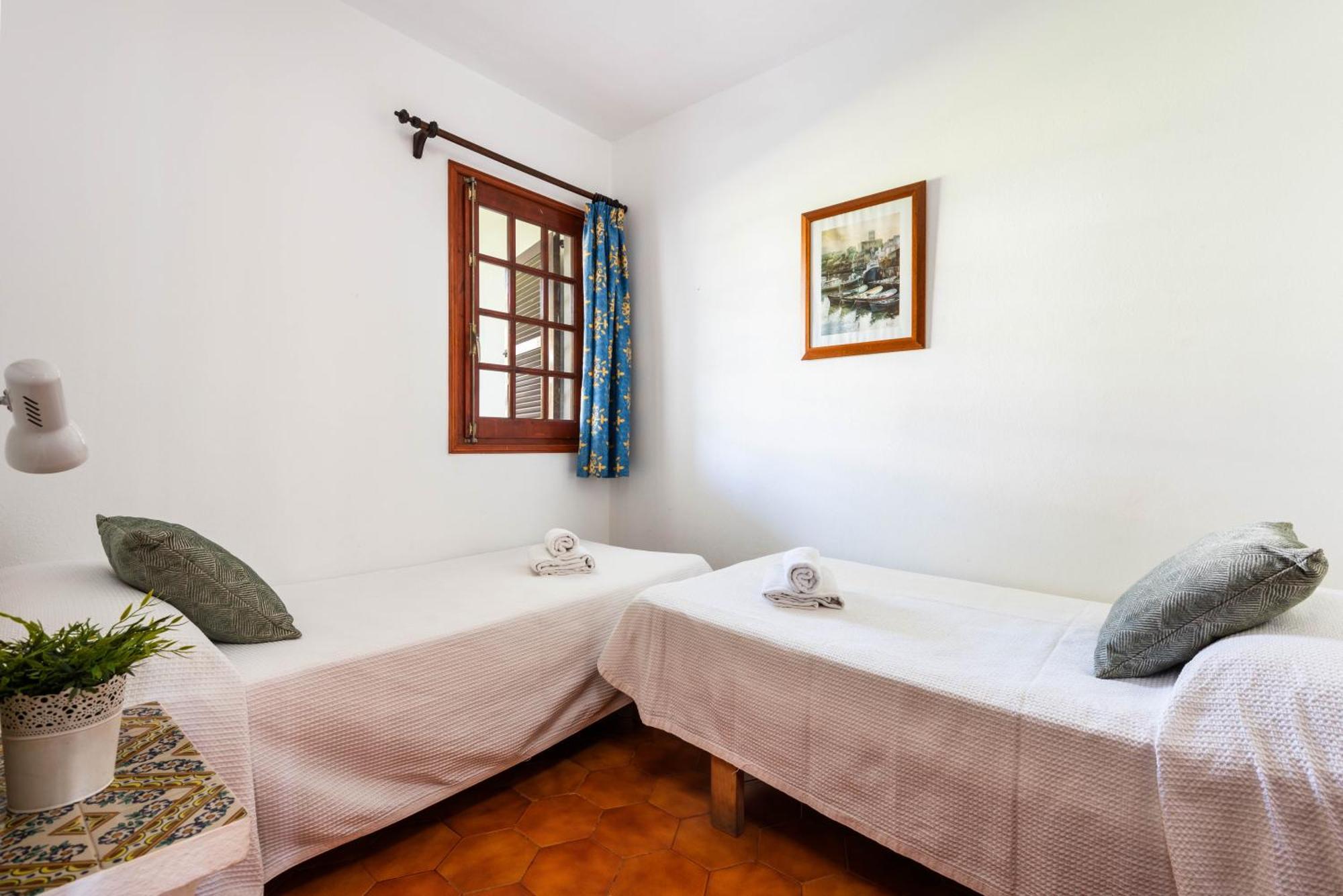 Apartamentos En Son Bou Exterior photo