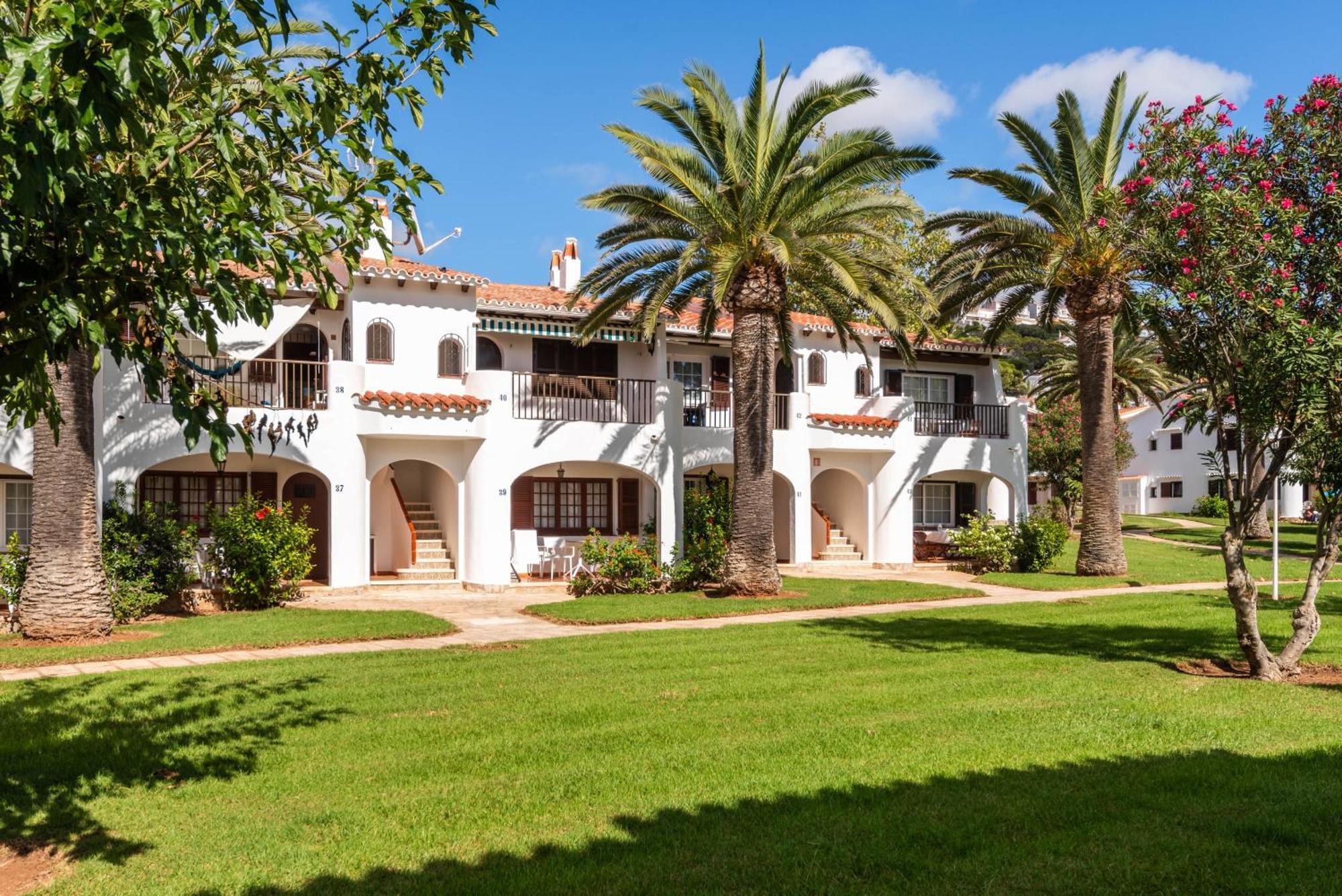 Apartamentos En Son Bou Exterior photo