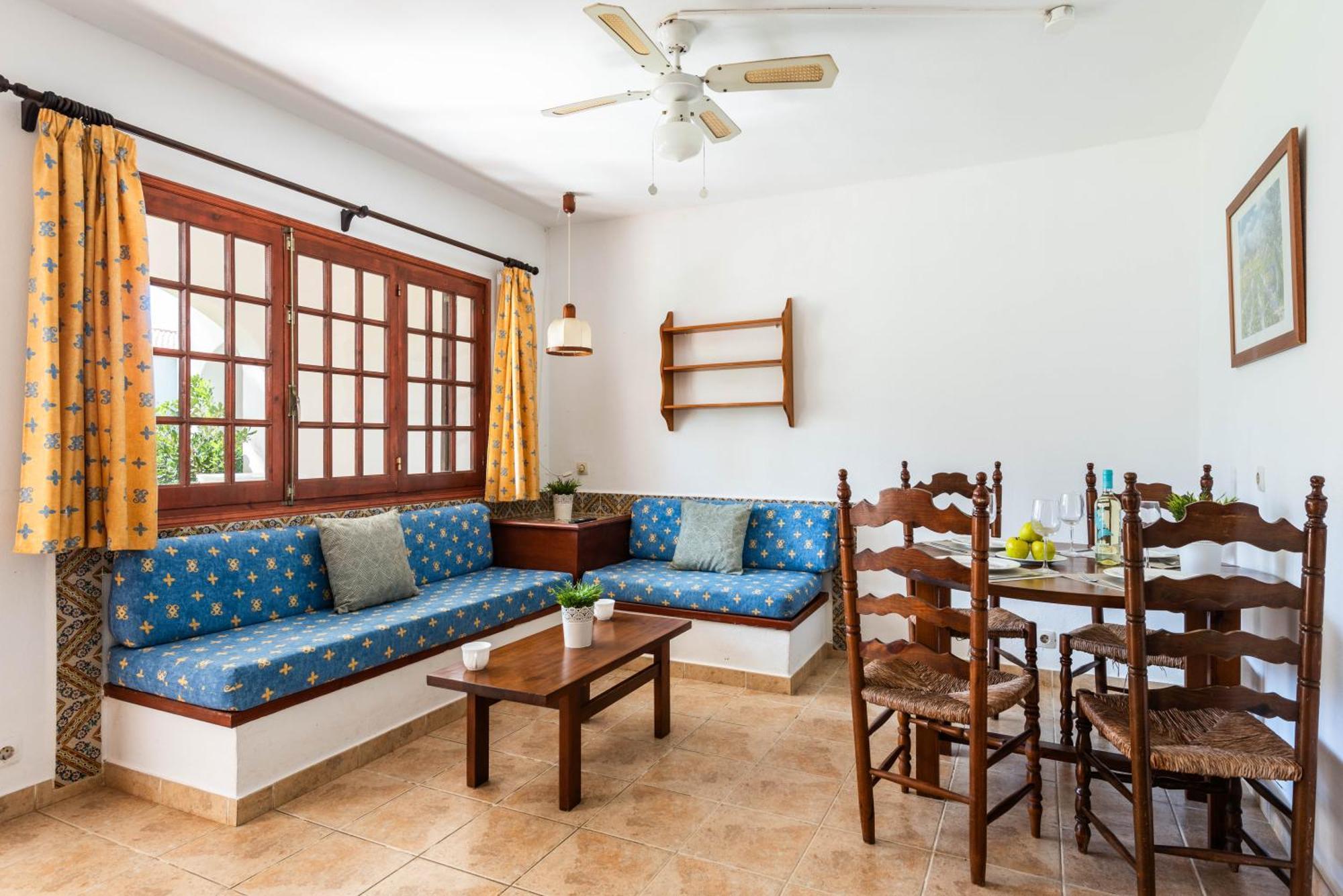 Apartamentos En Son Bou Exterior photo